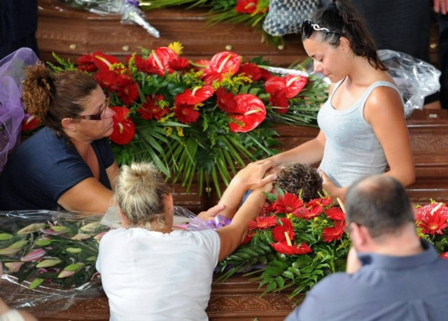 Ιταλία: Χιλιάδες άνθρωποι στην κηδεία των θυμάτων του τροχαίου