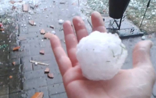 Βίντεο: Απίστευτη χαλαζοθύελλα σε περιοχές της Γερμανίας