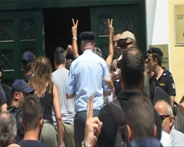 Στον εισαγγελέα οι συλληφθέντες του Υμηττού (pics+vid)