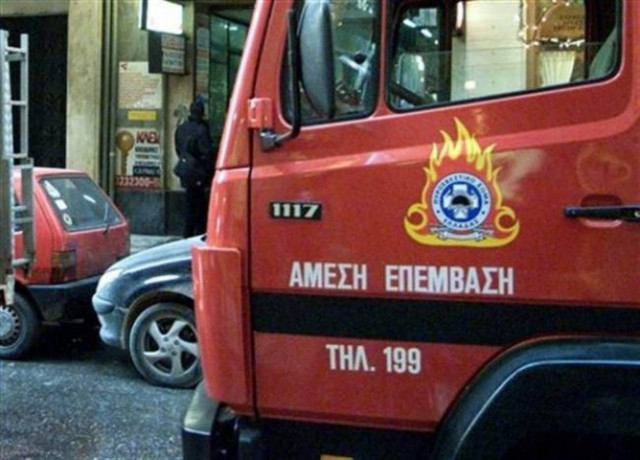 ΤΩΡΑ: Φωτιά σε διαμέρισμα στον Πειραιά