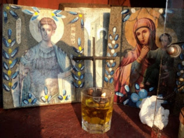 ΣΟΚ: Πέταξαν και ούρησαν εικόνες στην Ξάνθη