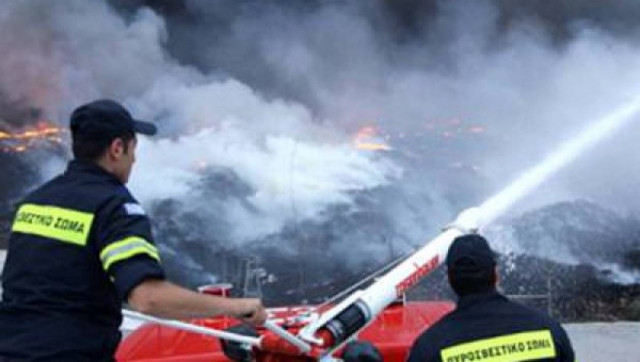 Εκκενώθηκε παραλία με τη συνδρομή του Λιμενικού στη φωτιά στα Κύθηρα