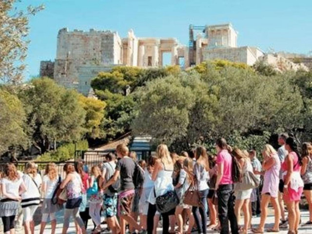 Συνελήφθη γιατί μετέφερε τουρίστες και τους...