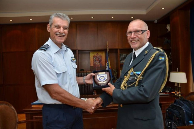 Οι ξένες πρεσβείες καταργούν τους Ακολούθους Άμυνας στην Ελλάδα