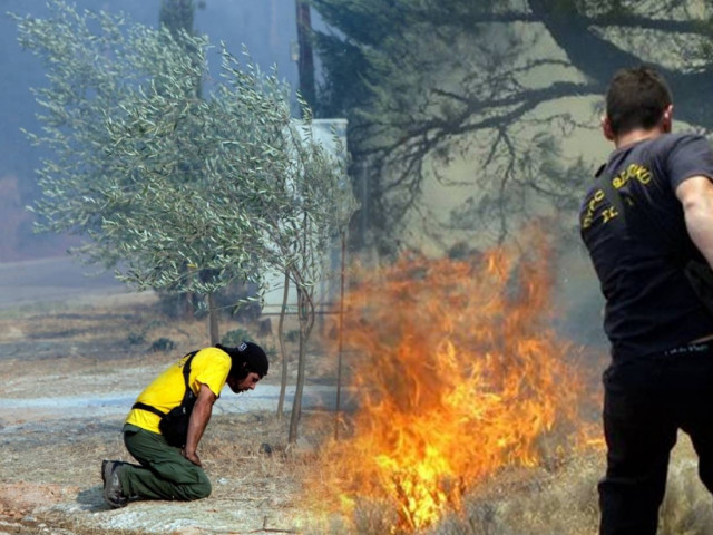 Κάηκαν σπίτια στο Μαρκόπουλο