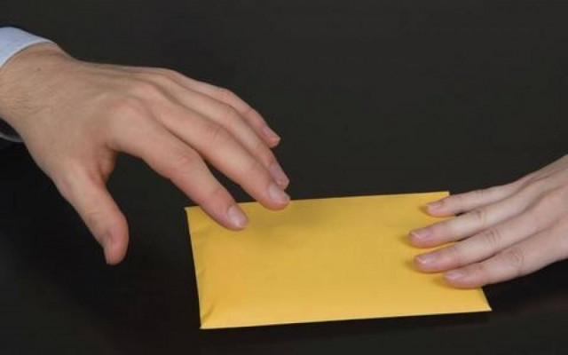 Γιατρός συνελήφθη γιατί πήρε «φακελάκι» 300 ευρώ από ασθενή