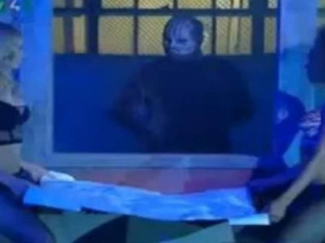 Μαγικό! Περνάει με άνεση μέσα από γυάλινο παράθυρο!
