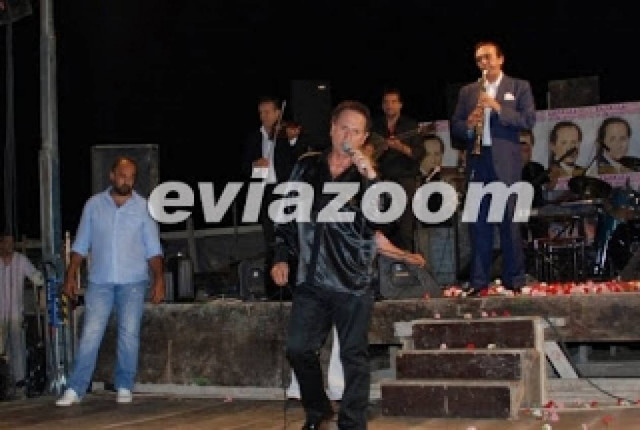 Ο Χριστοδουλόπουλος τραγουδούσε, οι αστυνομικοί περνούσαν χειροπέδες!