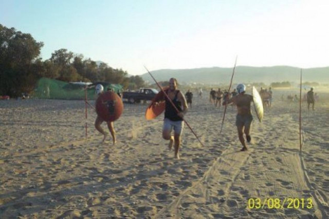 Μέλη της Χρυσής Αυγής αγωνίζονται σε αρχαία Ολυμπιακά αθλήματα (pics)