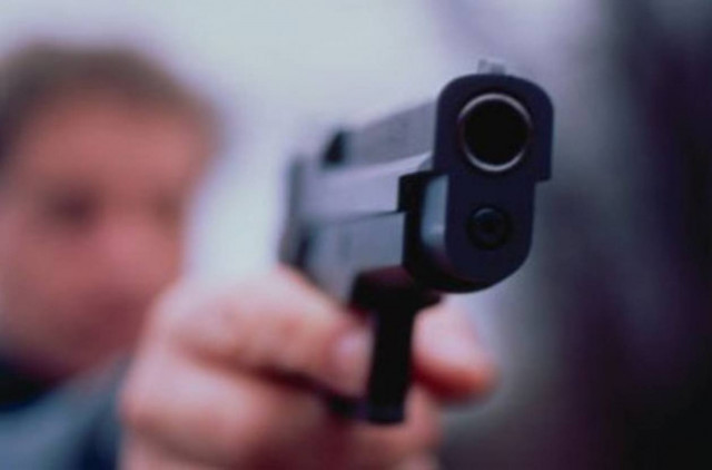 Την κατέβασε από το αυτοκίνητο και την πυροβόλησε εν ψυχρώ