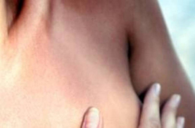 Νοικιάζει το στήθος της για θηλασμό