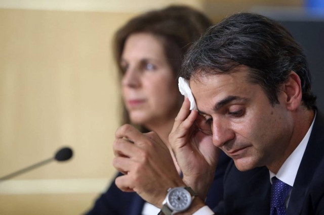 Ο Μητσοτάκης και η… χαρτούρα!