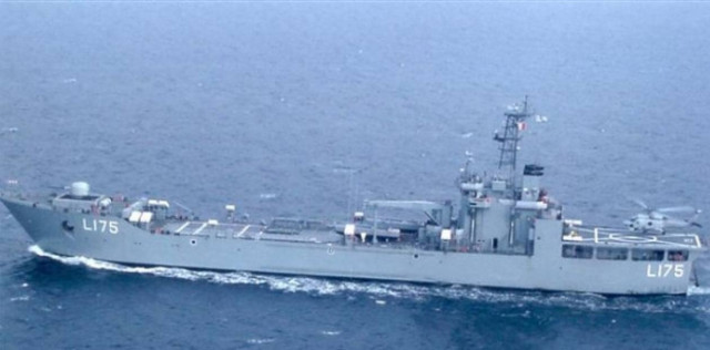 Το αρματαγωγό «Ικαρία» από χθες στο λιμάνι της Αυλώνας στην Αλβανία