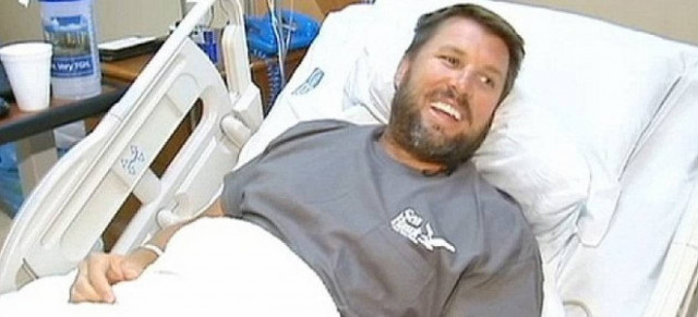 Επέζησε από κεραυνό και του επιτέθηκε καρχαρίας