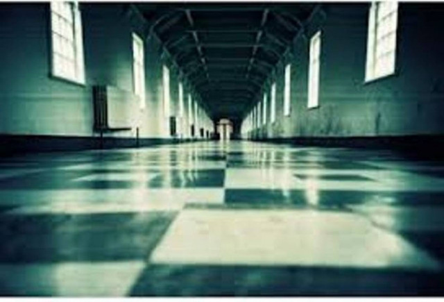 Τον «έστειλε» 7 χρόνια στο ψυχιατρείο επειδή αποκάλυψε τις απάτες της