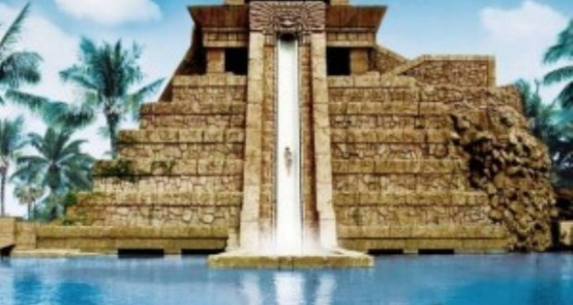 Αυτή είναι η πιο τρομακτική νεροτσουλήθρα του κόσμου!Δείτε γιατί...