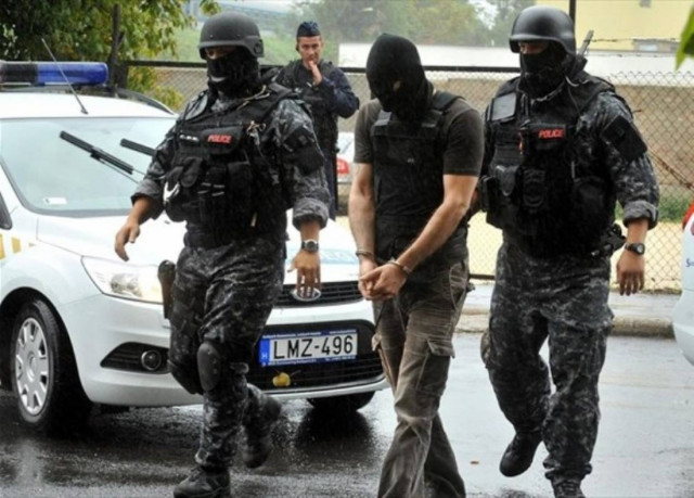 Kαταδικάστηκαν τέσσερις άνδρες για δολοφονίες Ρομά