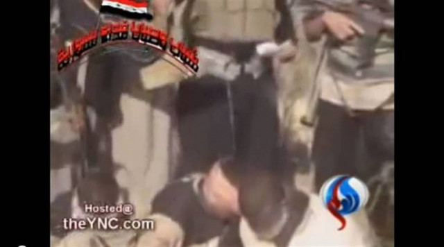 ΠΡΟΣΟΧΗ ΣΚΛΗΡΕΣ ΕΙΚΟΝΕΣ: Σύροι αντάρτες καίνε ζωντανούς στρατιώτες