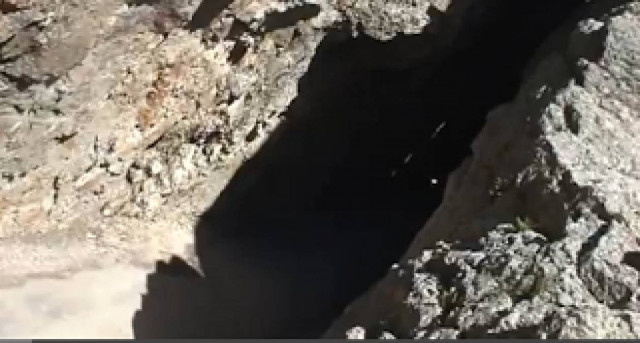 Βίντεο: Δεν θα το πιστεύετε, αυτό που θα εμφανιστεί μέσα από τη σπηλιά