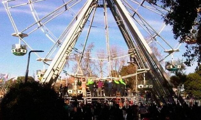 ΣΟΚ:  Έσπασε το κάθισμα της ρόδας και έπεσαν στο κενό