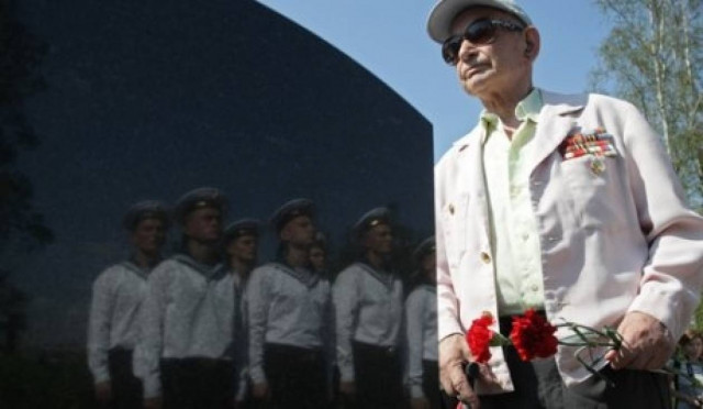 Η Ρωσία τιμά τους νεκρούς ναυτικούς του υποβρυχίου «Κουρσκ»