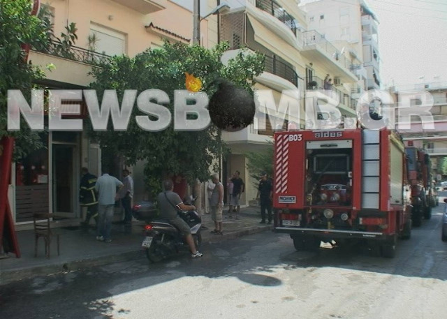 Καλλιθέα: Υπό έλεγχο η φωτιά-Επιτυχής ο απεγκλωβισμός (pics+vid)
