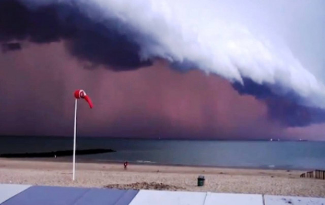 Απίστευτο βίντεο: Πλησιάζει η καταιγίδα...