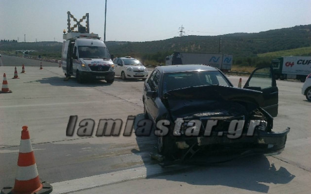 Καραμπόλα αυτοκινήτων στα διόδια Αγίας Τριάδας