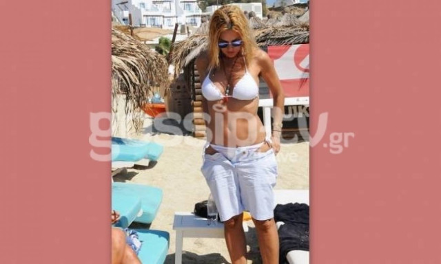 Η 44χρονη Ελληνίδα που τρέλανε τη Μύκονο με το κορμί της