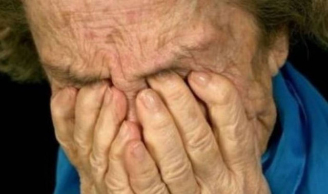 Εξαπάτησαν ηλικιωμένη και μπούκαραν σπίτι της