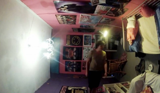 Βίντεο: Έφεραν το δωμάτιο του... τούμπα (κυριολεκτικά)!