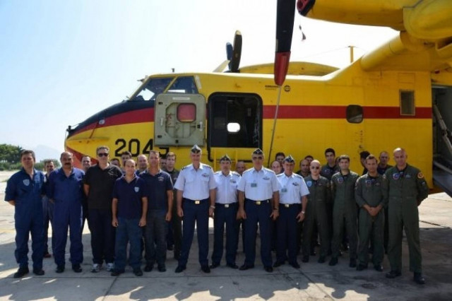 Επίσκεψη του Αρχηγού ΓΕΑ στην βάση των καναντέρ στην Ελευσίνα