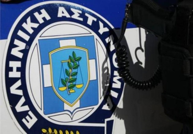 Δεκατρείς συλλήψεις για φθορές σε λεωφορεία και σε άγαλμα