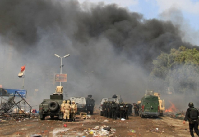 Στις φλόγες κυβερνητικό κτήριο στο Κάιρο