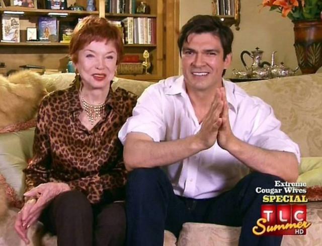 Βίντεο: Διατηρείται στα 90 της με 12ωρο σεξ...