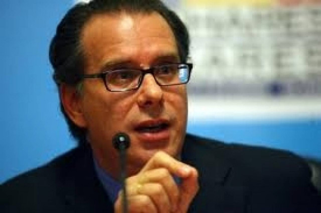 Κουμουτσάκος: Να μην πληρώνουν εισιτήριο στα ΜΜΜ οι άνεργοι