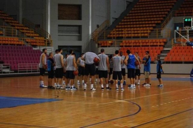 «Καψώνια», καρφώματα και... μοναξιά (video)