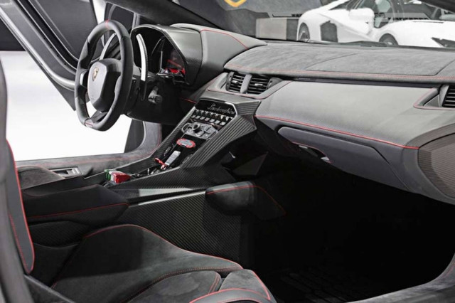 Η απόκοσμη LAMBORGHINI VENENO