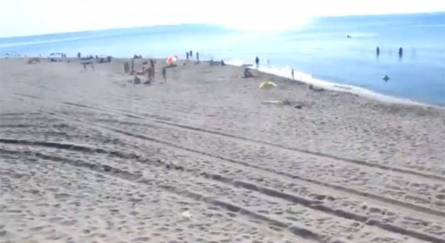 Απίστευτο βίντεο: Εκεί που έκαναν μπάνιο είδαν ξαφνικά...