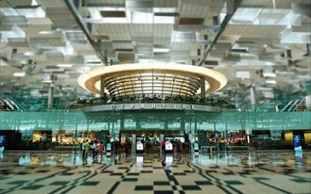 Μεγαλώνει το αεροδρόμιο της Σιγκαπούρης