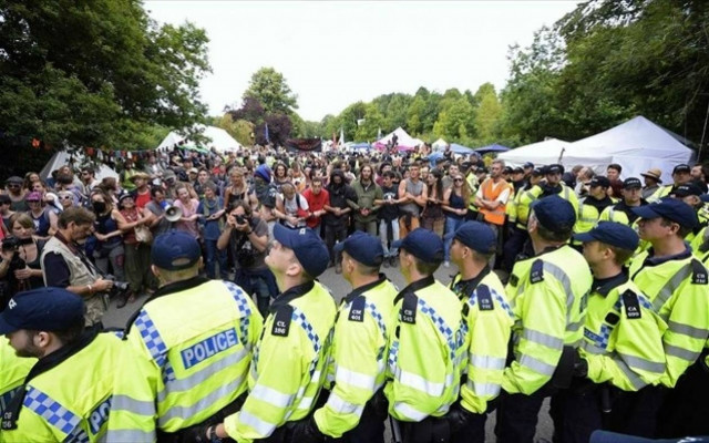 Βρετανία: Συγκρούσεις μεταξύ αστυνομικών και διαδηλωτών