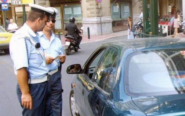 Χίλιες κλήσεις σε μία ημέρα «έκοψε» η τροχαία