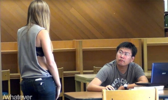 Βίντεο:Πώς θα αντιδρούσατε αν μία όμορφη γυναίκα σας κοιτούσε επίμονα;