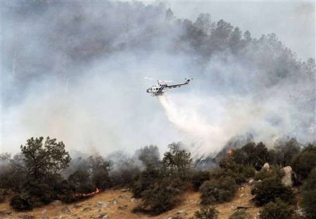 Σε πύρινο κλοιό το Sun Valley στις ΗΠΑ