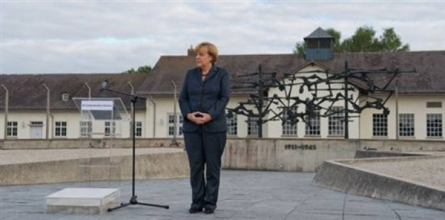 Επίσκεψη Μέρκελ στο στρατόπεδο συγκέντρωσης του Νταχάου