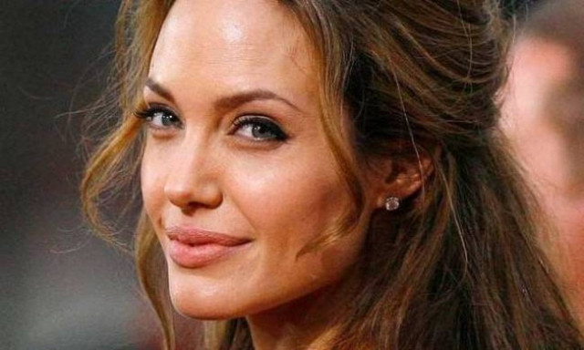 Λεπτομέρειες για την διπλή μαστεκτομή της Jolie από τη γιατρό της