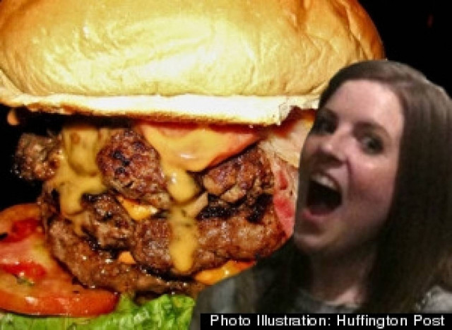 Πήγε να να φάει ένα τριπλό burger και... δείτε τι έπαθε!