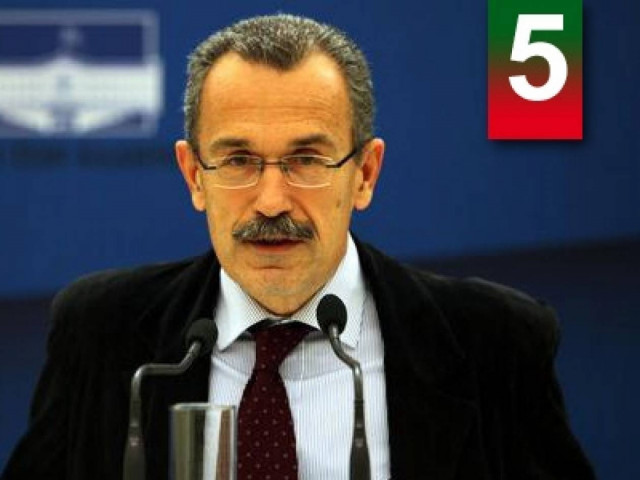 «Δεν αμείβομαι με 450.000 ευρώ το χρόνο!»