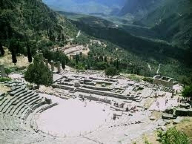 Οκτώ προσαγωγές στους Δελφούς