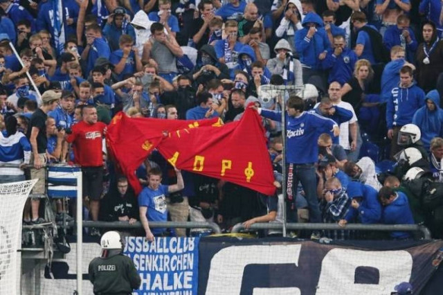 H UEFA καλεί τη Σάλκε για το πανό